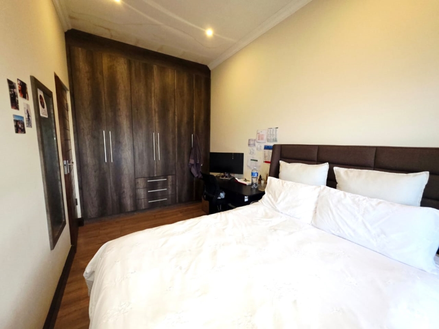 6 Bedroom Property for Sale in Sandown Western Cape